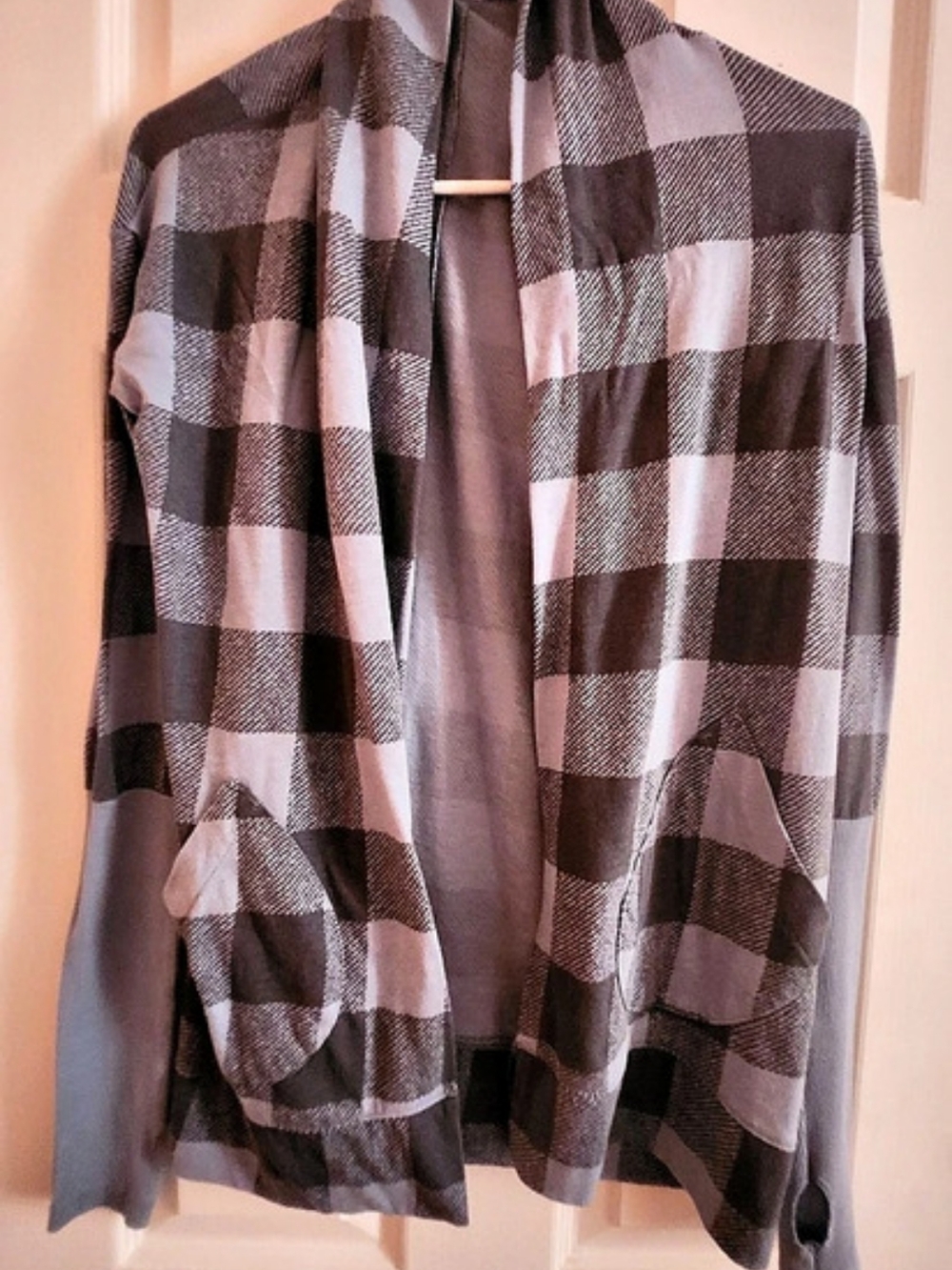 Alternative Apparel Plaid Cardigan in Gray & Black Size Medium